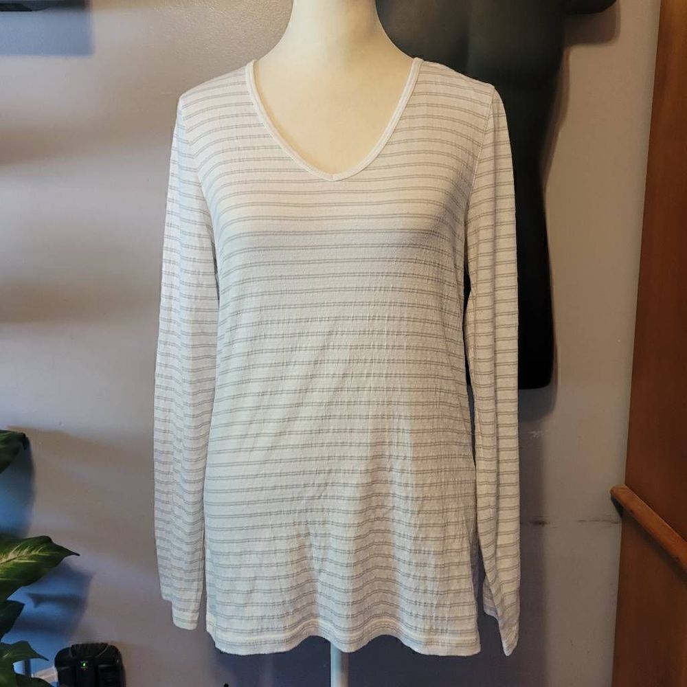 Eddie Bauer Long Sleeve  Cotton V-Neck Top Gray Size Medium